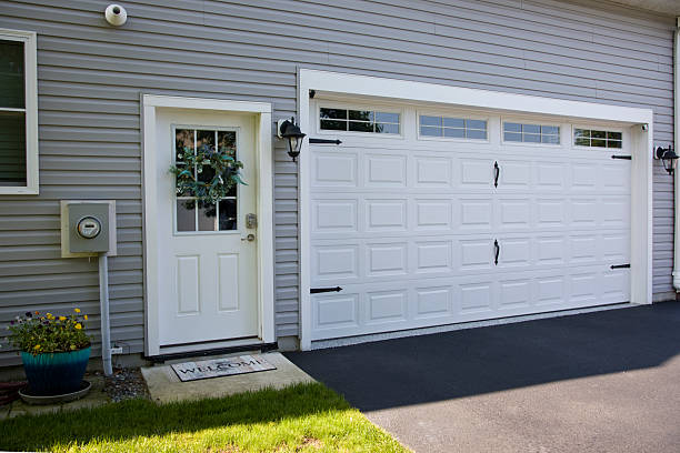 24/7 Emergency Garage Door Panel Replacement experts in Suamico, WI